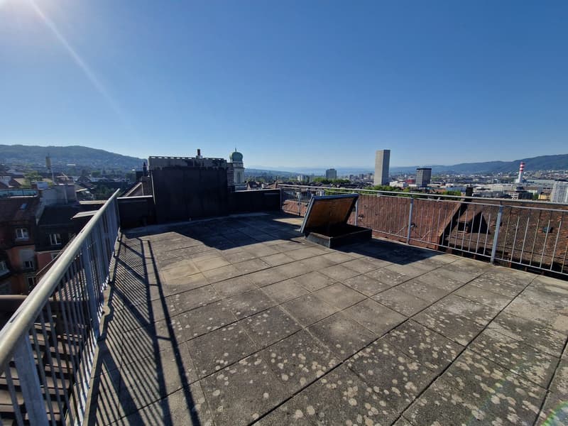 Charmante 3.5-Zimmer-Dachwohnung mit Panoramablick in Zürich-Wipkingen / befristete bis 31.09.2027 (2)