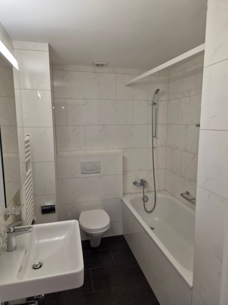 Bad mit Badewanne