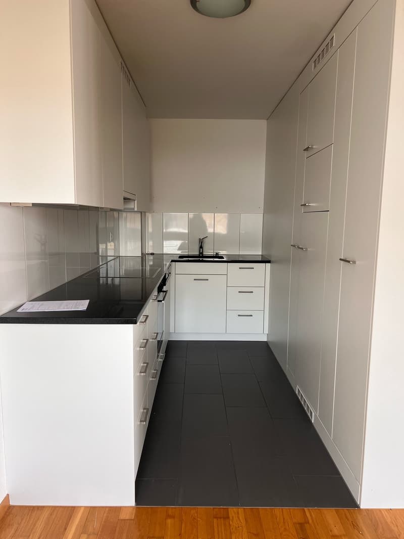 Incantevole appartamento di 4,5 locali con balcone a Pfäffikon ZH (2)
