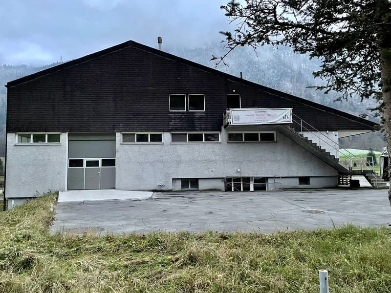 Zufahrt zu Raum Nr. 9 und Nr. 10