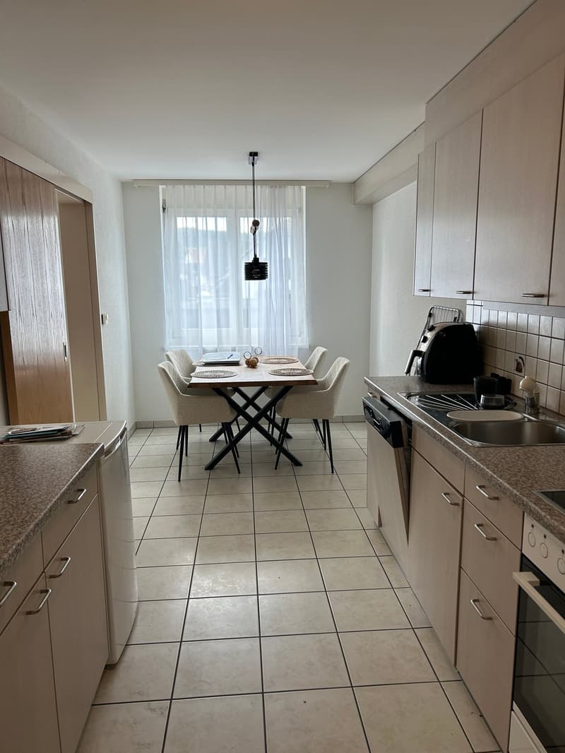 Stilvolle 4.5-Zimmer-Wohnung im 1. Obergeschoss zu vermieten (3)