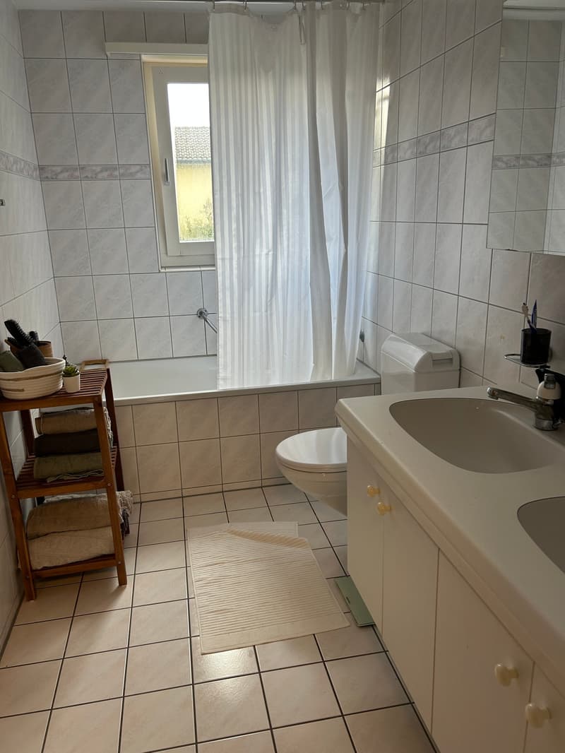 Stilvolle 4.5-Zimmer-Wohnung im 1. Obergeschoss zu vermieten (8)