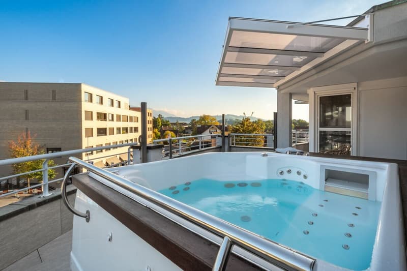 High-quality renovated 5 1/2-room attic apartment in the heart of Hünenberg (11)