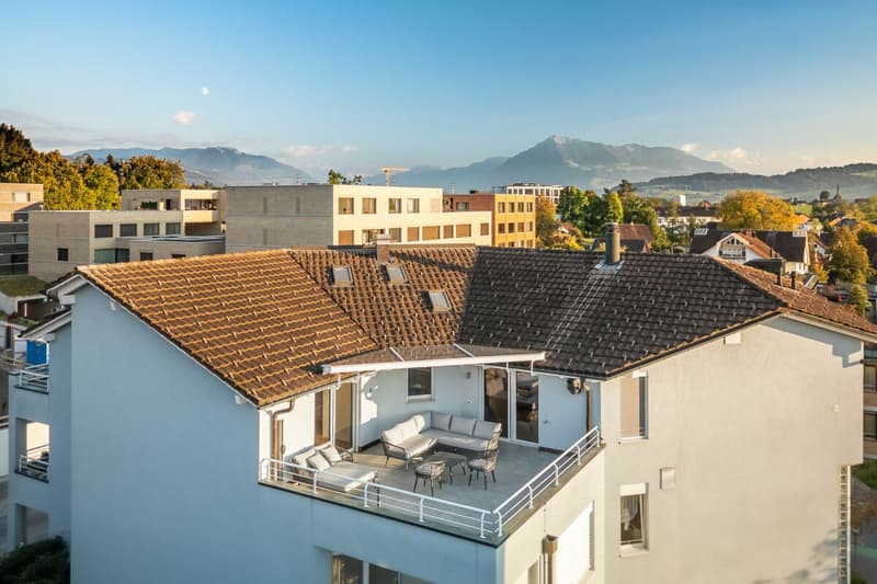 High-quality renovated 5 1/2-room attic apartment in the heart of Hünenberg (15)