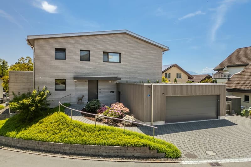 Dreamy beautiful single-family house with large surroundings (1)