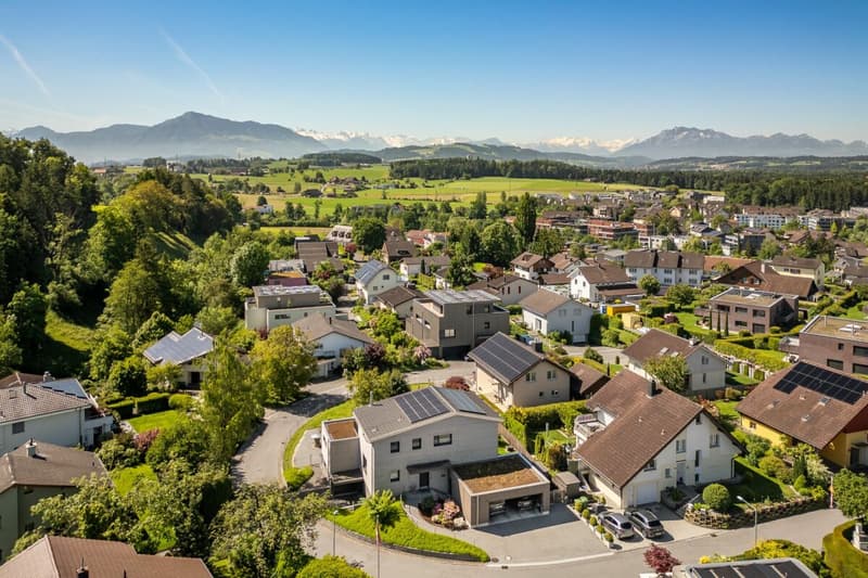 Dreamy beautiful single-family house with large surroundings (27)
