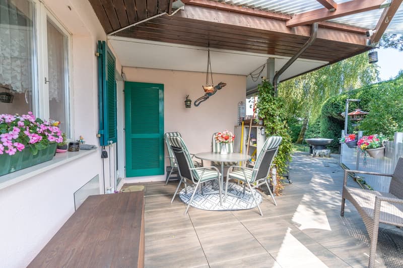 Two-family house with a beautifully landscaped garden & plenty of potential (4)