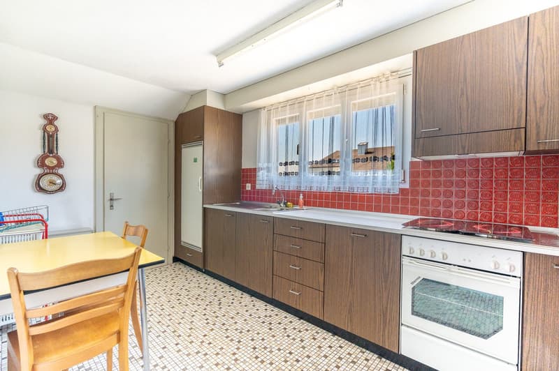 Maison à deux familles avec un jardin magnifiquement aménagé & plein de potentiel (15)