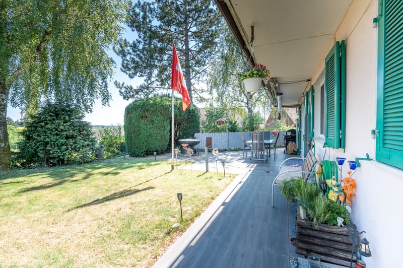 Maison à deux familles avec un jardin magnifiquement aménagé & plein de potentiel (5)