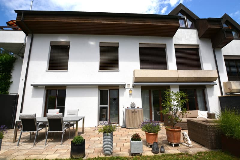 Wohnen wie im Einfamilienhaus – 143 m² Nutzfläche, 110 m² Garten, 2 Garagen + 1 Parkplatz (1)