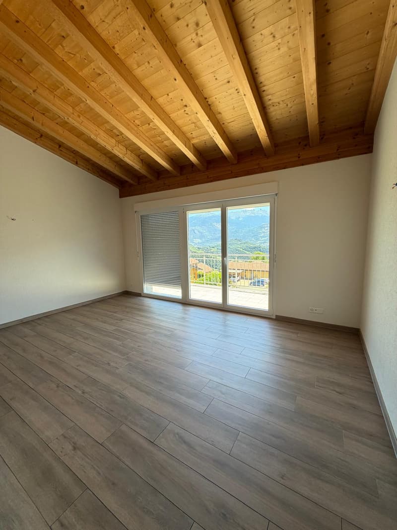 Charming 2.5-room apartment with mountain view in Erde (2)