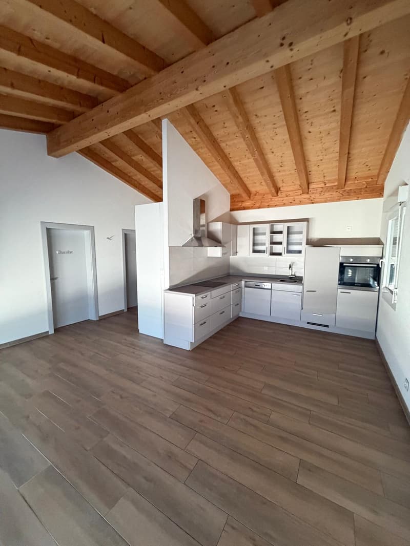 Charming 2.5-room apartment with mountain view in Erde (4)