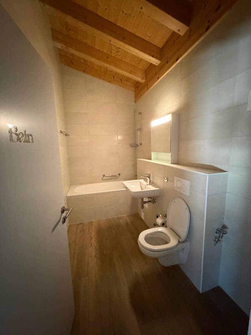 Charming 2.5-room apartment with mountain view in Erde (5)