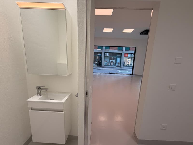 Spazio commerciale / ufficio in Centro Lugano (17)