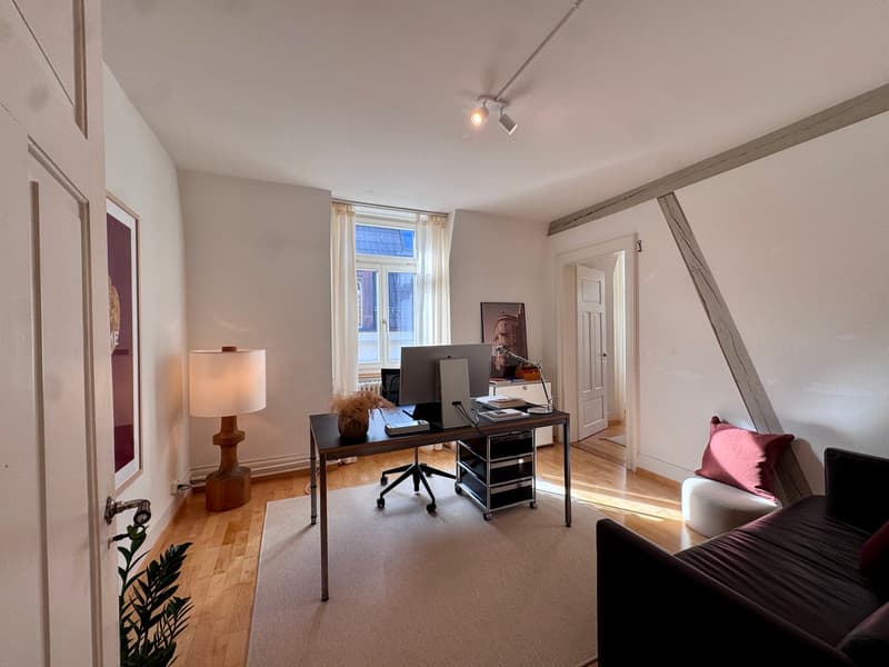 Charmante 4-Zimmer-Altbauwohnung mit Balkon und Aussicht (4)