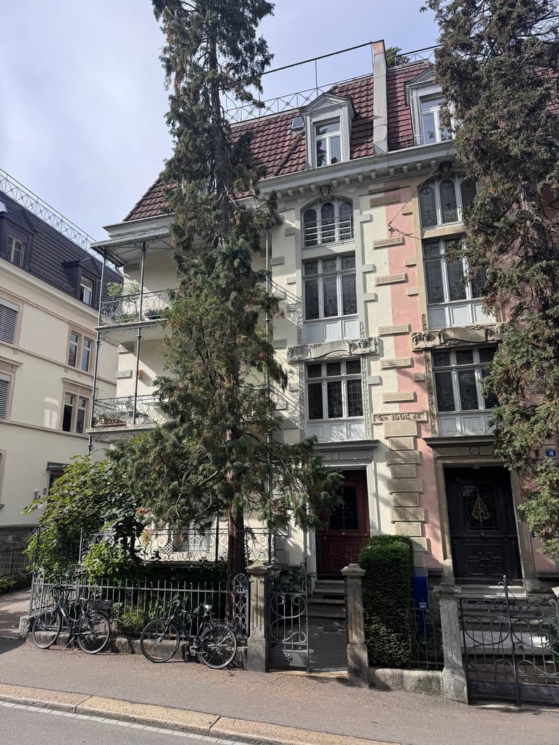 Charmante 4-Zimmer-Altbauwohnung mit Balkon und Aussicht (10)