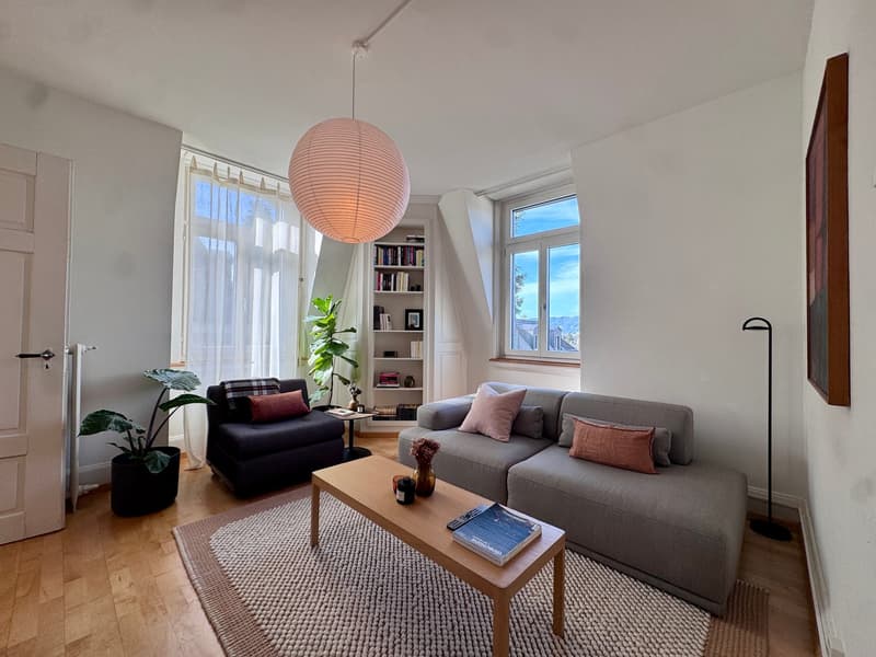 Charmante 4-Zimmer-Altbauwohnung mit Balkon und Aussicht (2)