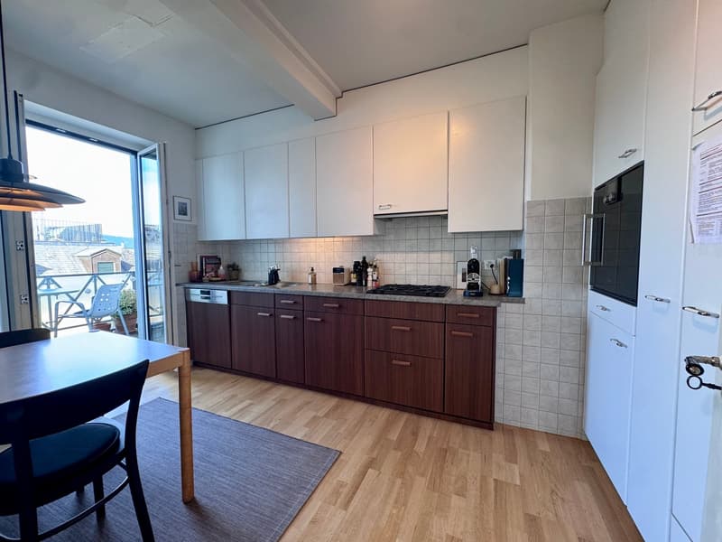 Charmante 4-Zimmer-Altbauwohnung mit Balkon und Aussicht (6)