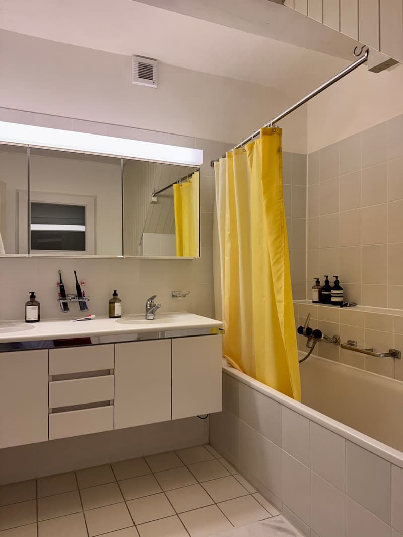 Charmante 4-Zimmer-Altbauwohnung mit Balkon und Aussicht (7)
