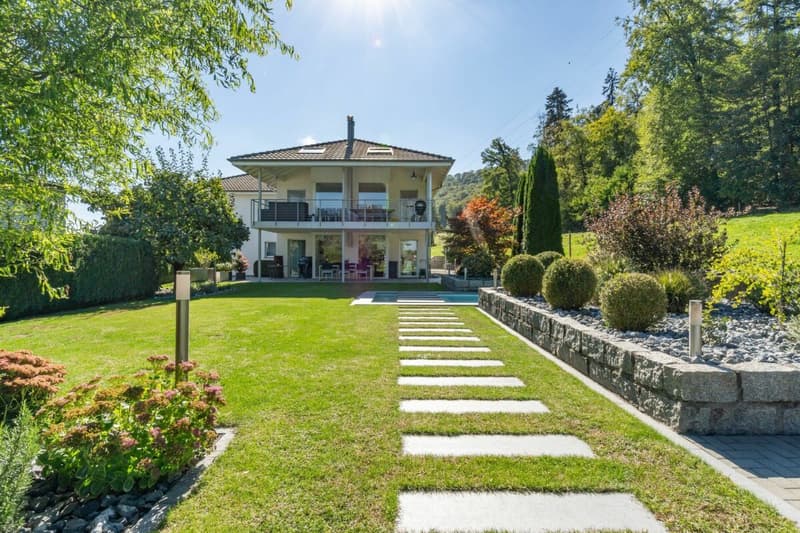 Unique living experience with a dreamy garden paradise (2)