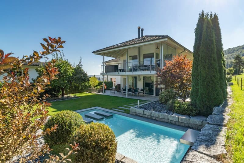 Unique living experience with a dreamy garden paradise (1)