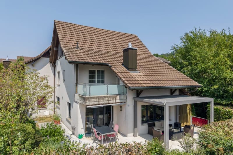 Grosszügiges und gepflegtes Familien-Haus zum Auffrischen (1)