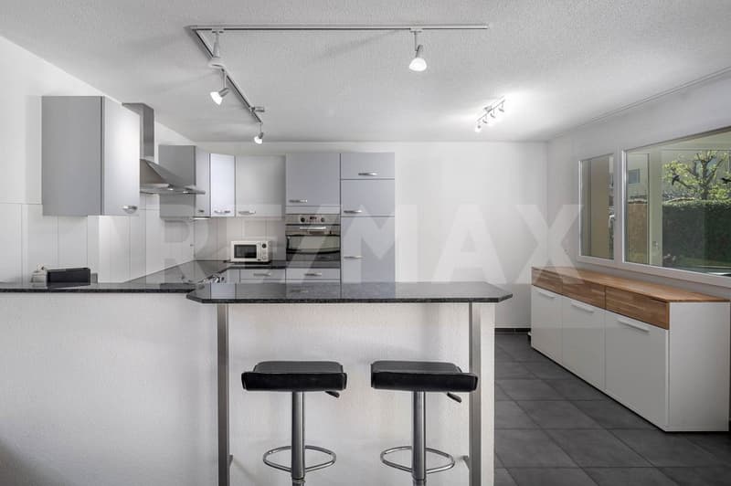 Exclusive Garden Apartment: Elegance & Comfort! (2)