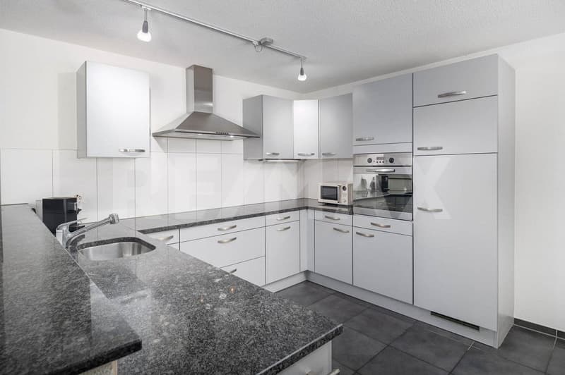 Exclusive Garden Apartment: Elegance & Comfort! (3)