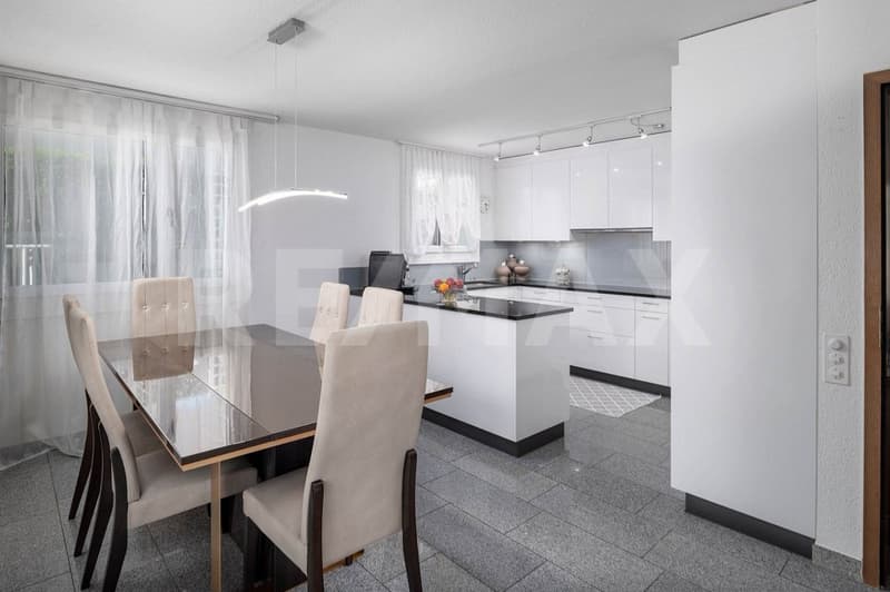 Corner house in Anglikon: 5.5 rooms with garden (4)