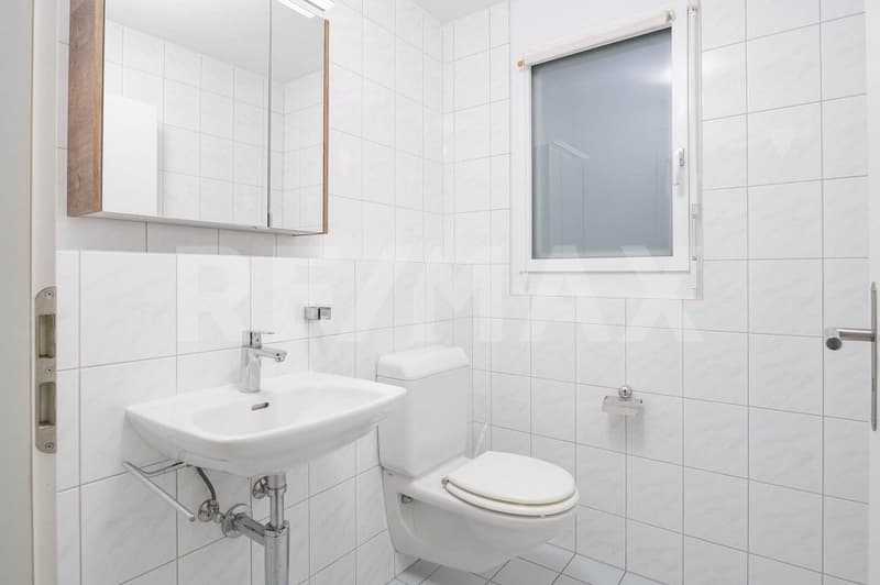 Your Dream Home: Charming Row House in Remetschwil (9)
