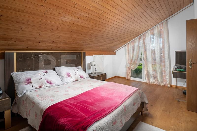 Eck-Haus in Anglikon: 5.5 Zimmer mit Garten (7)