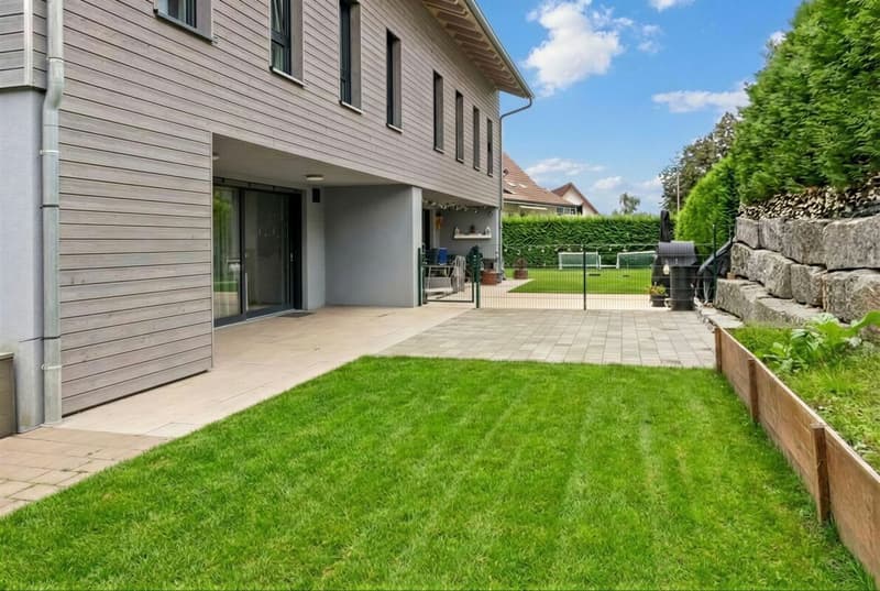 Modernes 6-Zimmer-Doppeleinfamilienhaus mit Garten in Hausen am Albis (20)
