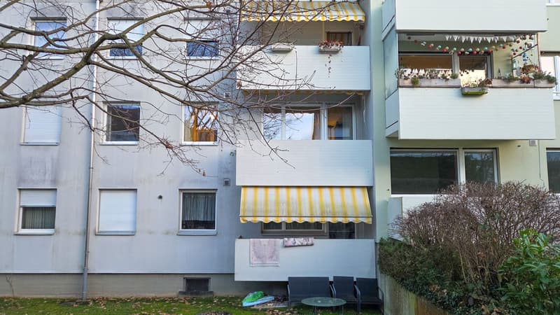 Freshly modernized 3.5-room apartment with balcony in Binningen (12)