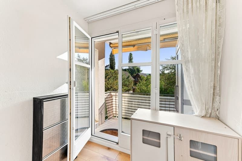 4.5-Zimmer-Etagenwohnung mit Cheminée inkl. Carport in Jonen (12)
