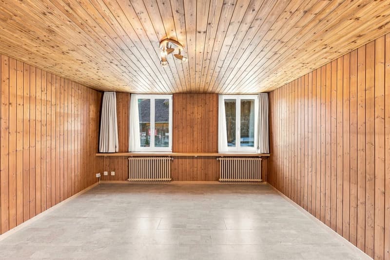 9.5-Zimmer-Haus mit Dachwohnung und Scheune in Würenlos (5)