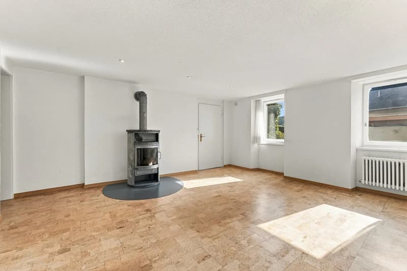 9.5-Zimmer-Haus mit Dachwohnung und Scheune in Würenlos (3)