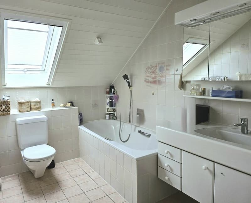 Bright individual villa with large spaces & independent studio (11)