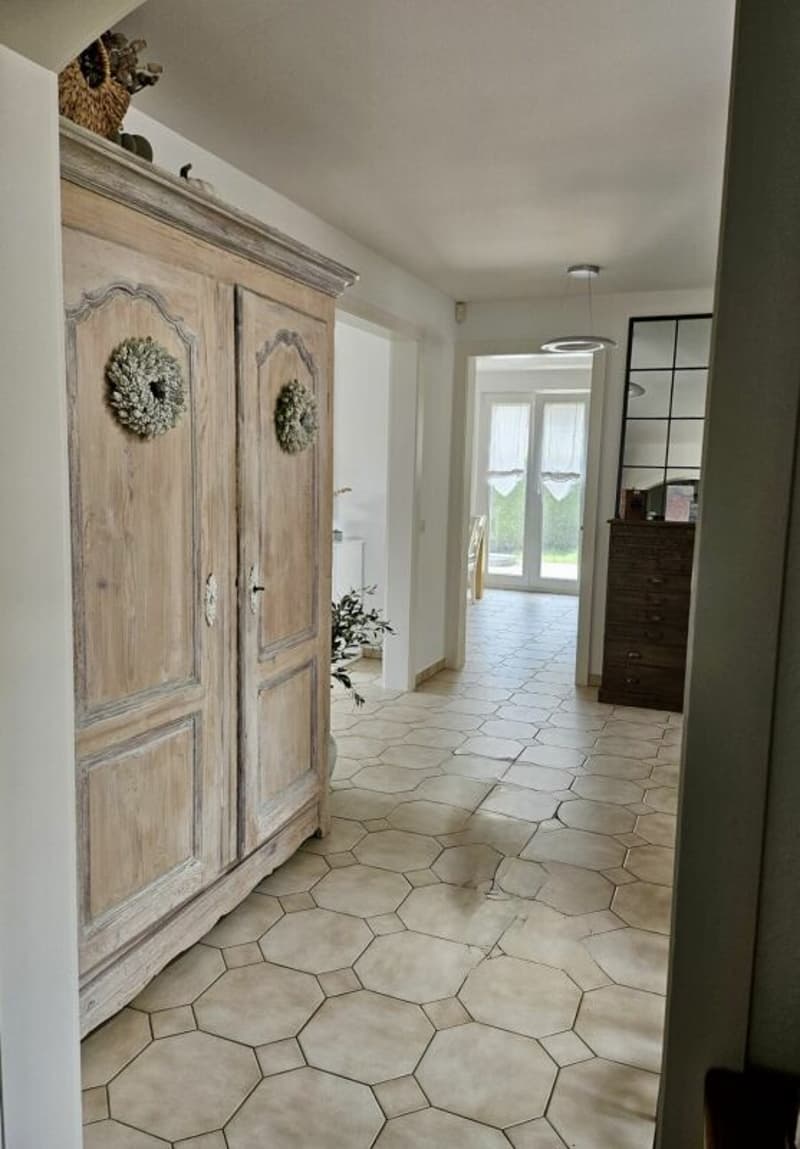 Bright individual villa with large spaces & independent studio (5)