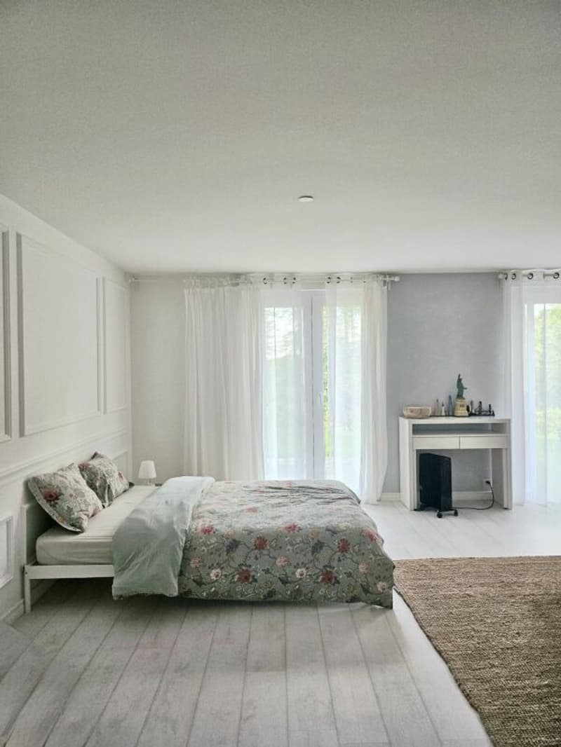 Bright individual villa with large spaces & independent studio (10)