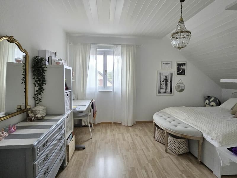 Bright individual villa with large spaces & independent studio (8)