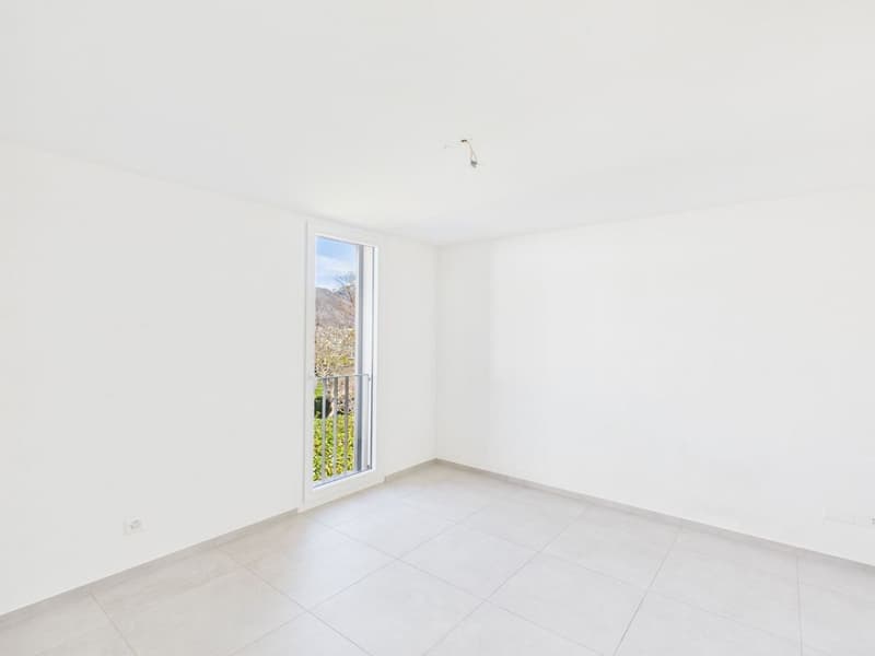 BRIGHT APARTMENT IN QUIET AREA (5)