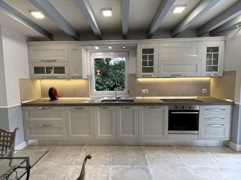 PRICE REDUCTION! CHARMING MAISONETTE AWAITS YOU (5)