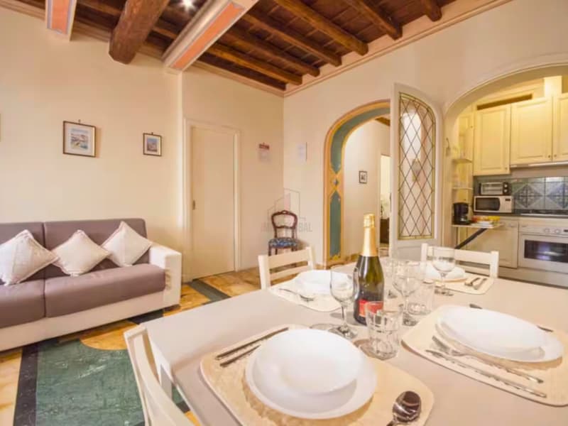For sale an elegant apartment in a prime location, just a few steps from Piazza di Spagna (3)