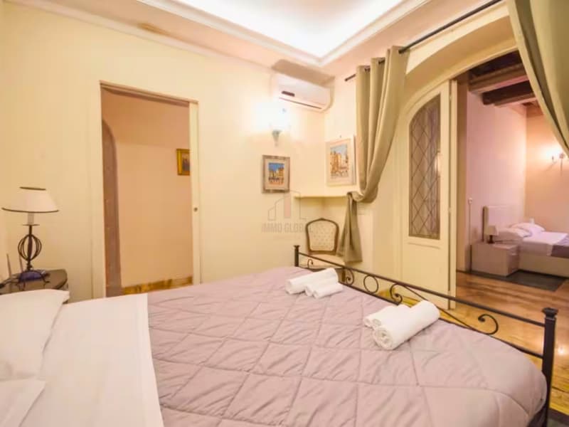 For sale an elegant apartment in a prime location, just a few steps from Piazza di Spagna (7)
