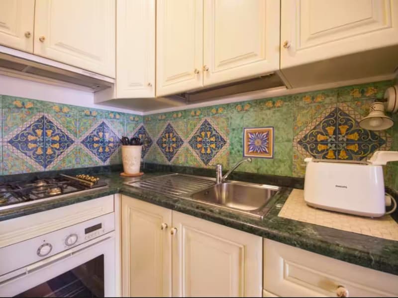 For sale an elegant apartment in a prime location, just a few steps from Piazza di Spagna (9)