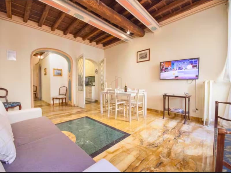 For sale an elegant apartment in a prime location, just a few steps from Piazza di Spagna (5)