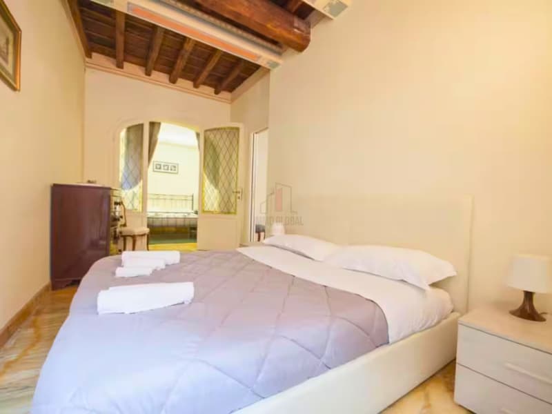 For sale an elegant apartment in a prime location, just a few steps from Piazza di Spagna (6)