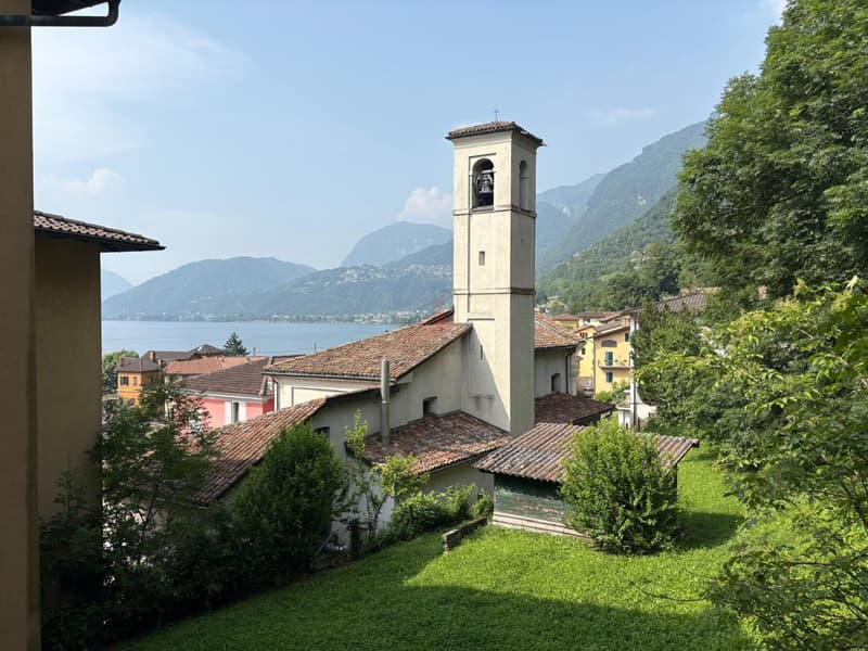 Comfortable apartment with partial lake view (1)