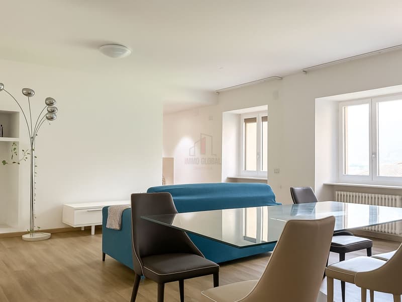 Comfortable apartment with partial lake view (3)