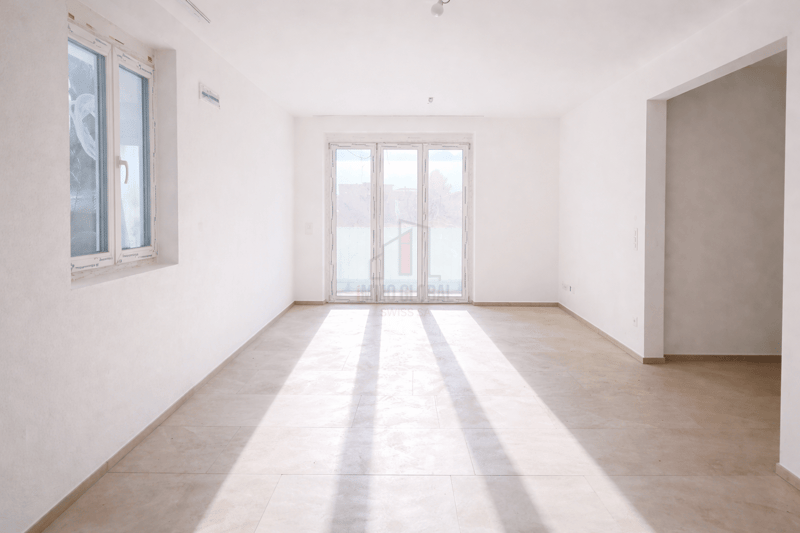 HABITER ET INVESTIR: MAISON BIFAMILIALE AVEC DEUX UNITÉS INDÉPENDANTES (1)